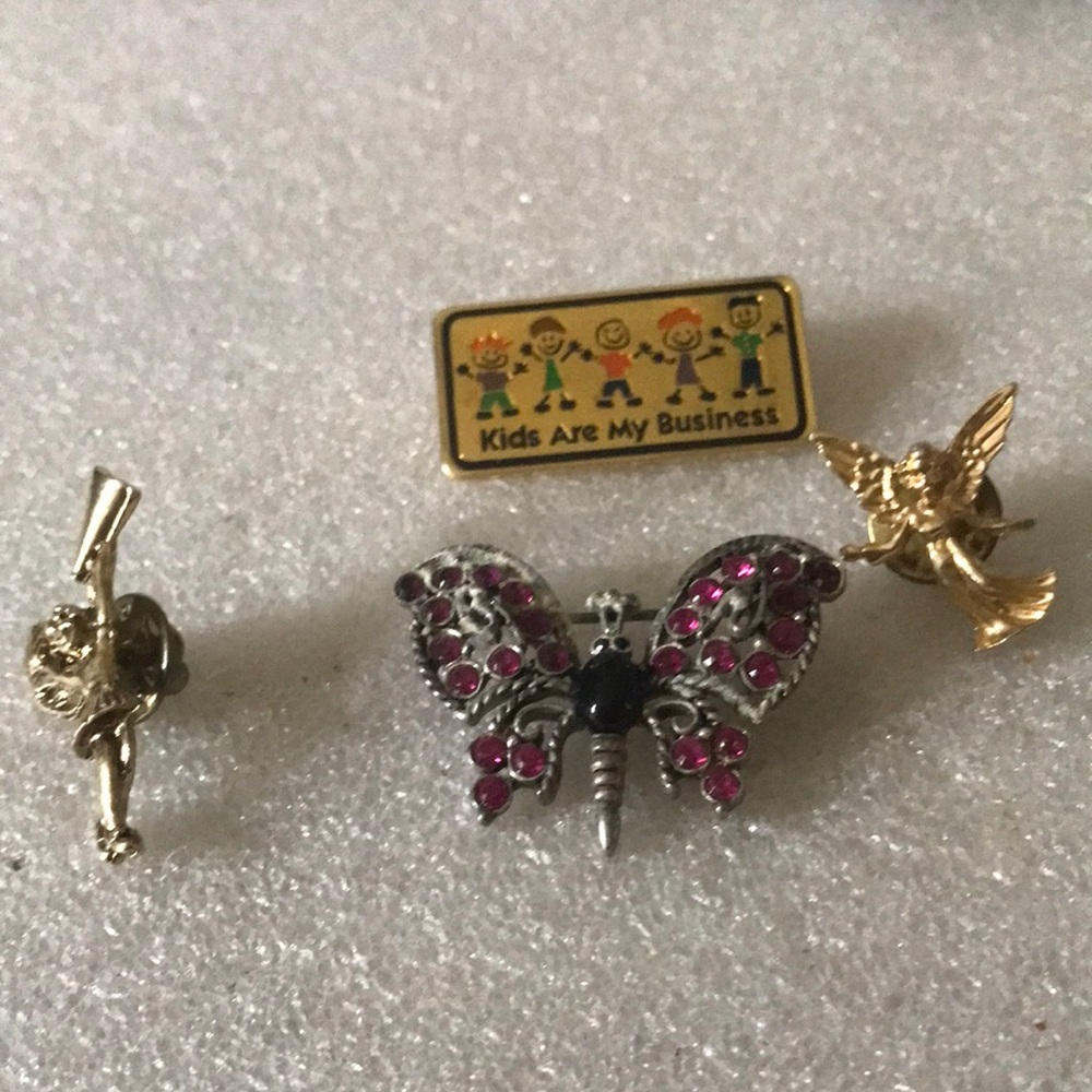 Vintage lot of 2 brooch and 2 pin